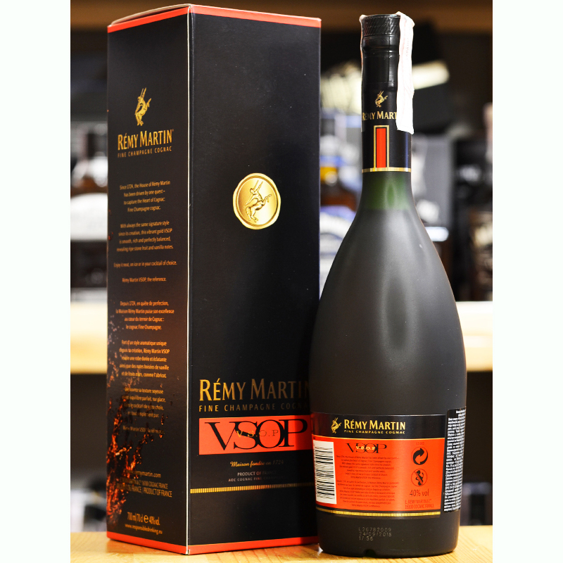 Коньяк Remy Martin VSOP 0,7 л 40% в подарочной упаковке купить
