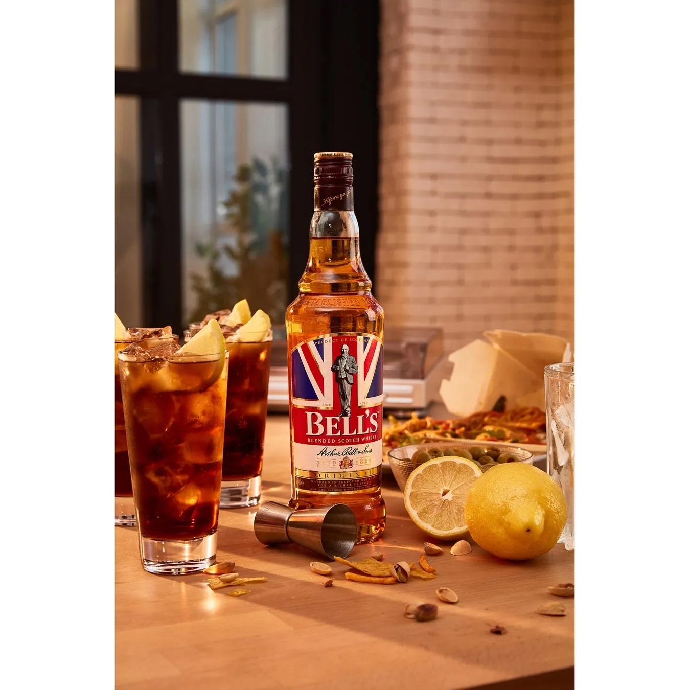 Алкогольный напиток Bells Spiced 0,7л 35% купить
