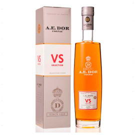 Коньяк A.E.Dor VS у подарунковій коробці 0,7л 40%