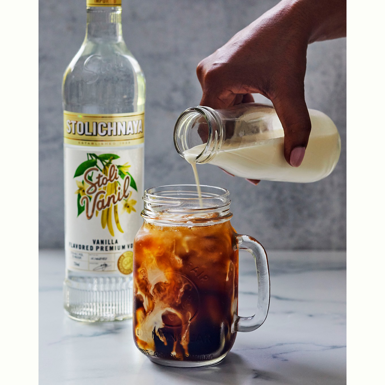 Алкогольный напиток Stoli Vanil 0,7л 37,5% купить