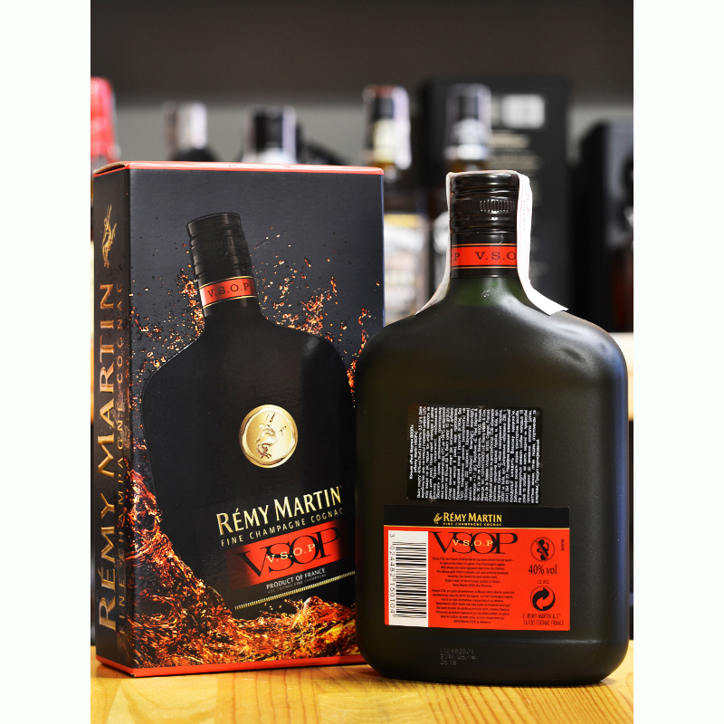 Коньяк Remy Martin VSOP 0,5 л 40% в подарочной упаковке купить