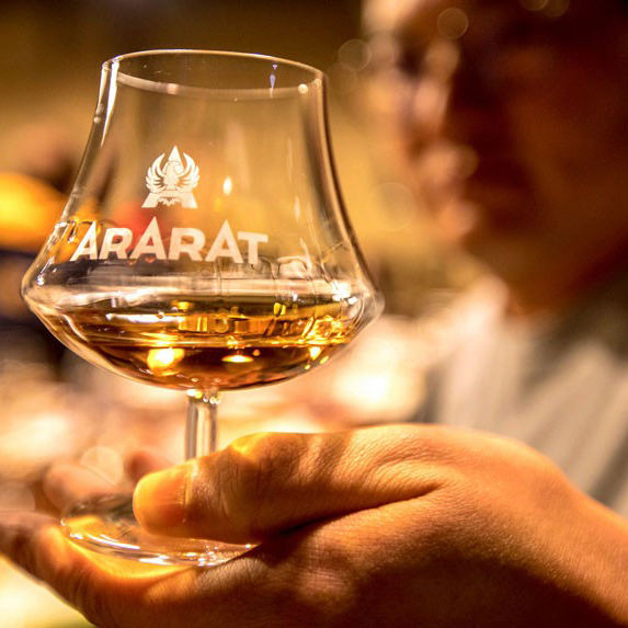Бренди армянское Ararat 3 звезды 0,7л 40% купить
