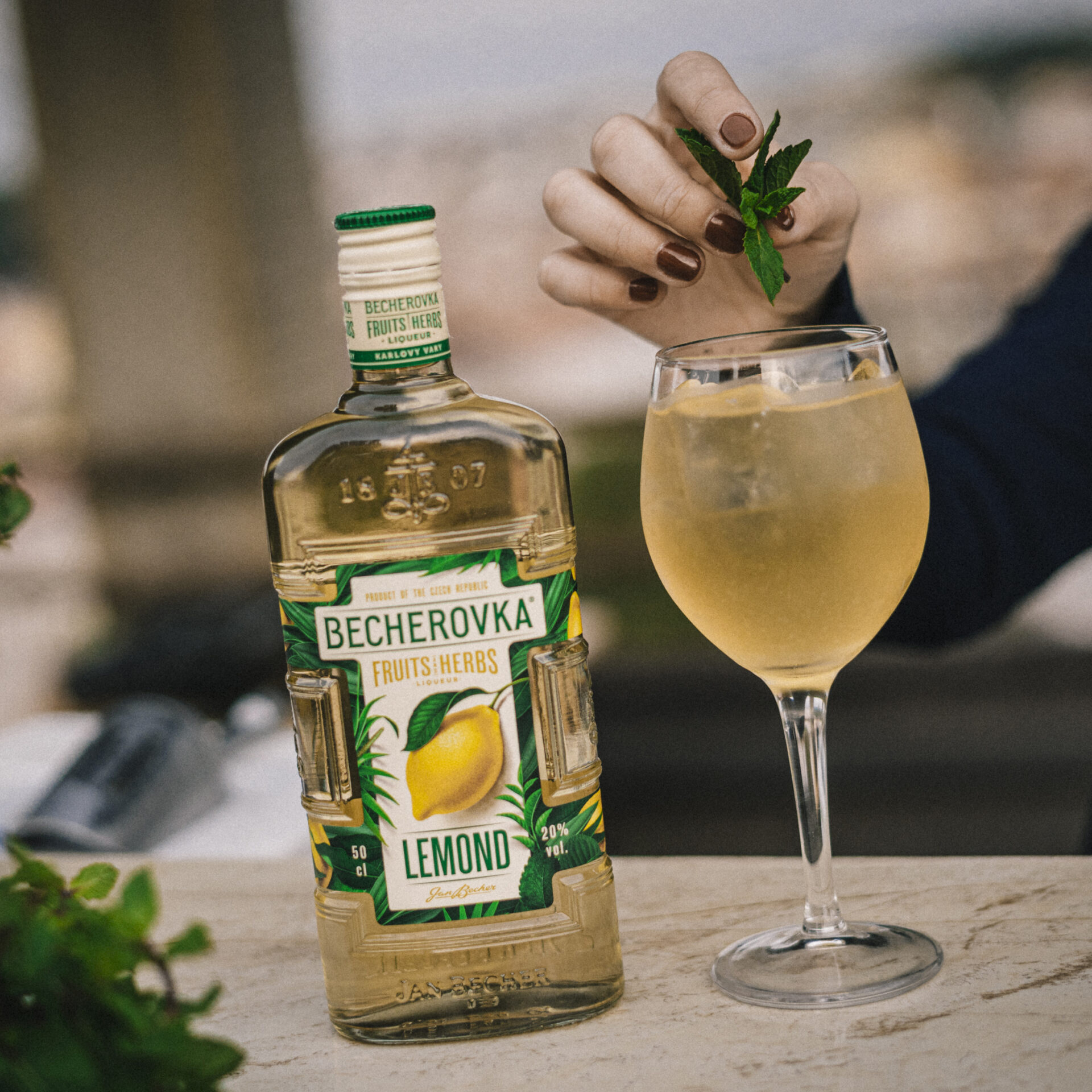 Ликерная настойка на травах Becherovka Lemond 0,5л 20% в Украине