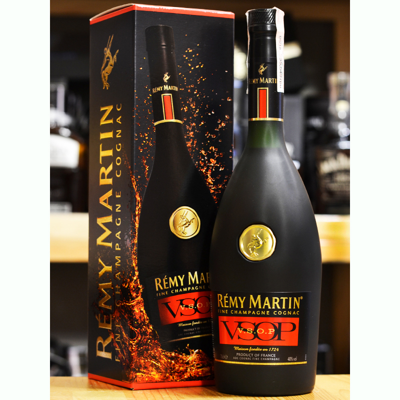 Коньяк Remy Martin VSOP 0,7 л 40% в подарочной упаковке купить