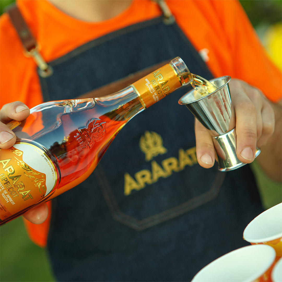 Напиток крепкий алкогольный Ararat Apricot 0,5л 30% в коробке купить