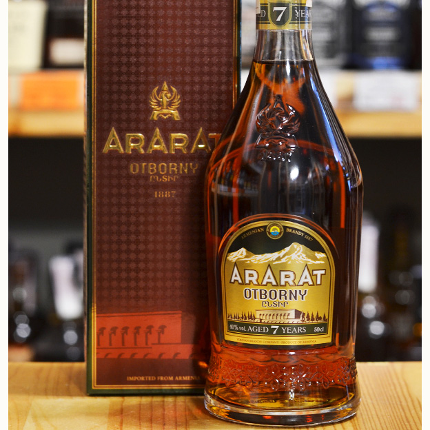 Бренді вірменське Ararat Otborny 7 років витримки 0,5 л 40% купити