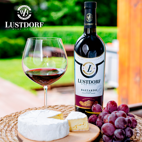 Вино Lustdorf Bastardo червоне напівсолодке 0,75л 9-13 % купити