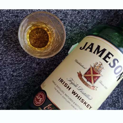 Виски Джемисон в металлической упаковке, Jameson Irish Whiskey in metal box 0,7 л 40% купить