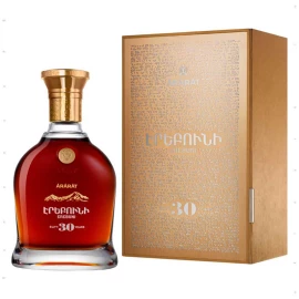 Бренди ARARAT Эребуни 30 лет выдержки в подарочной упаковке 0,7л 40%
