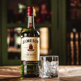 Виски Джемисон в металлической упаковке, Jameson Irish Whiskey in metal box 0,7 л 40% купить