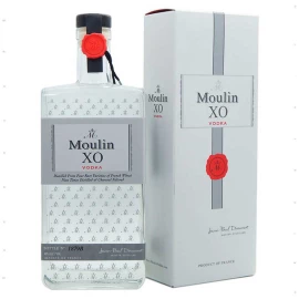 Водка Daucourt Moulin XO в подарочной упаковке 0,75л 40%