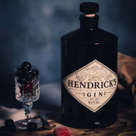 Шотландский джин Hendrick's 0,7л 41,40% купить