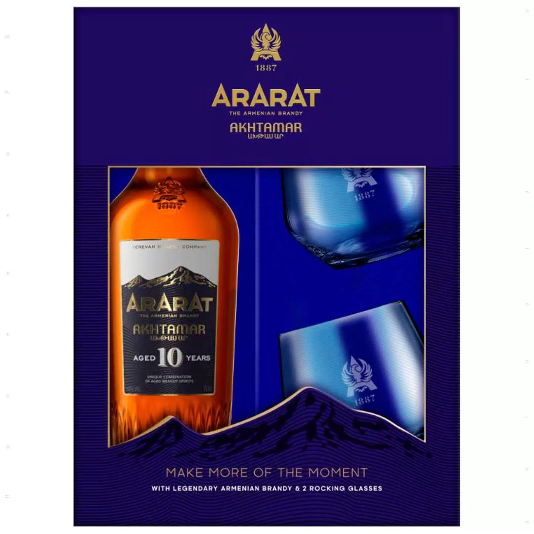 Набор бренди армянское Ararat Akhtamar 10 лет выдержки в коробке 0,5л 40% + 2 бокала