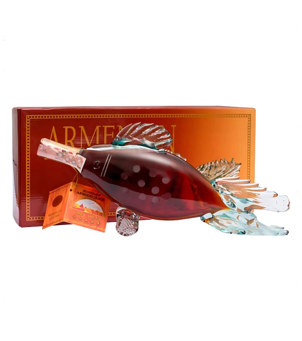 Бренди армянский "Пять звезд" 5 лет  Рыба 0,5л 40%