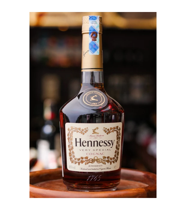 Коньяк Hennessy VS 4 года выдержки 0,7л 40% в коробке купить