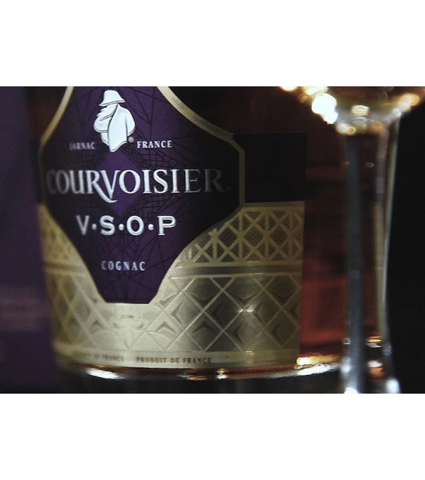 Коньяк Courvoisier VSOP 0,7л 40% с 2 бокалами купить