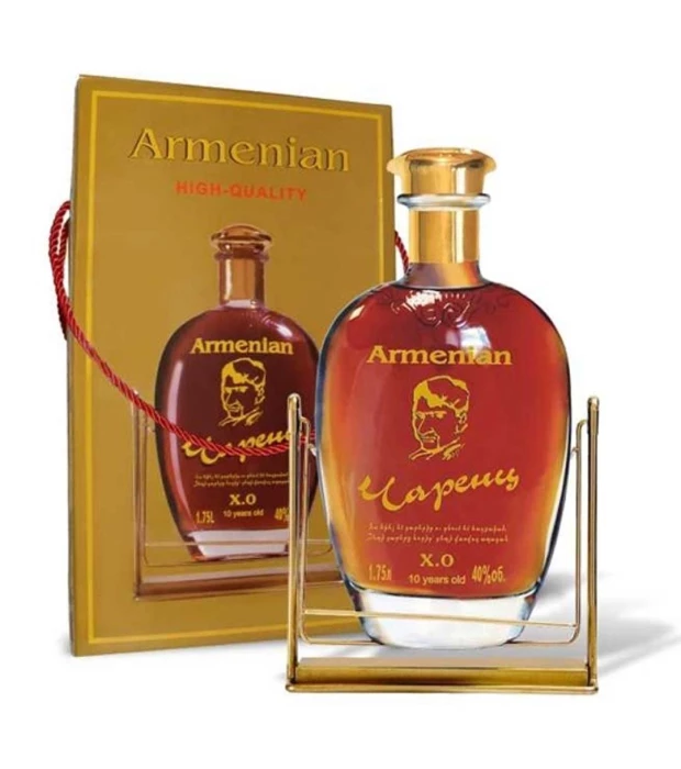 Бренди армянский Чаренц 10 лет выдержки 1,75л 40% в подарочной упаковке