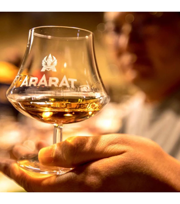 Бренди армянское Ararat 3 звезды 0,7л 40% купить