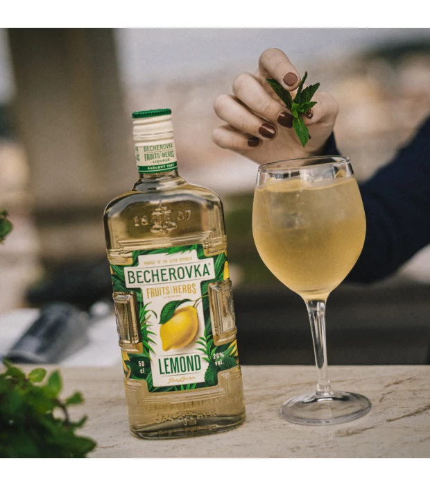 Ликерная настойка на травах Becherovka Lemond 0,5л 20% в Украине