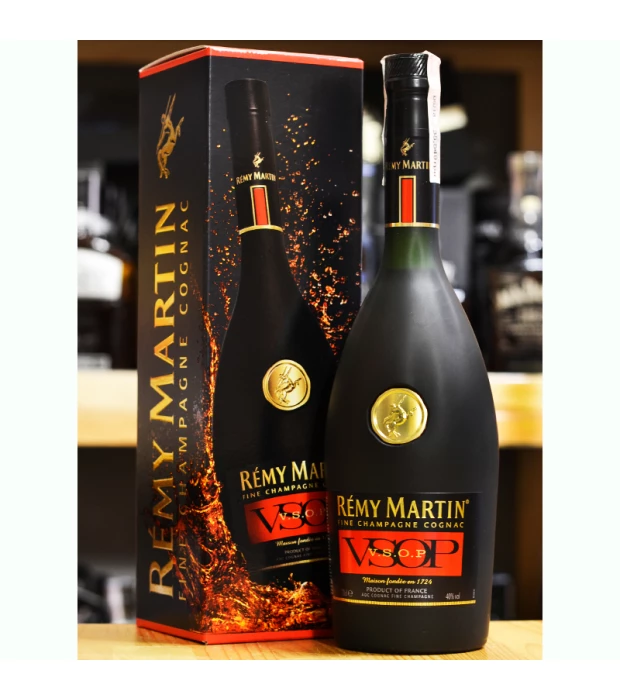 Коньяк Remy Martin VSOP 0,7 л 40% в подарочной упаковке купить