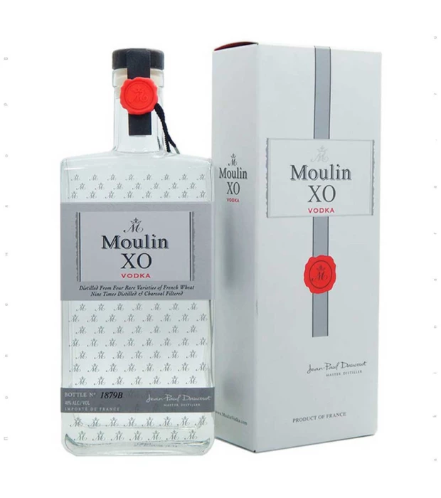 Водка Daucourt Moulin XO в подарочной упаковке 0,75л 40%