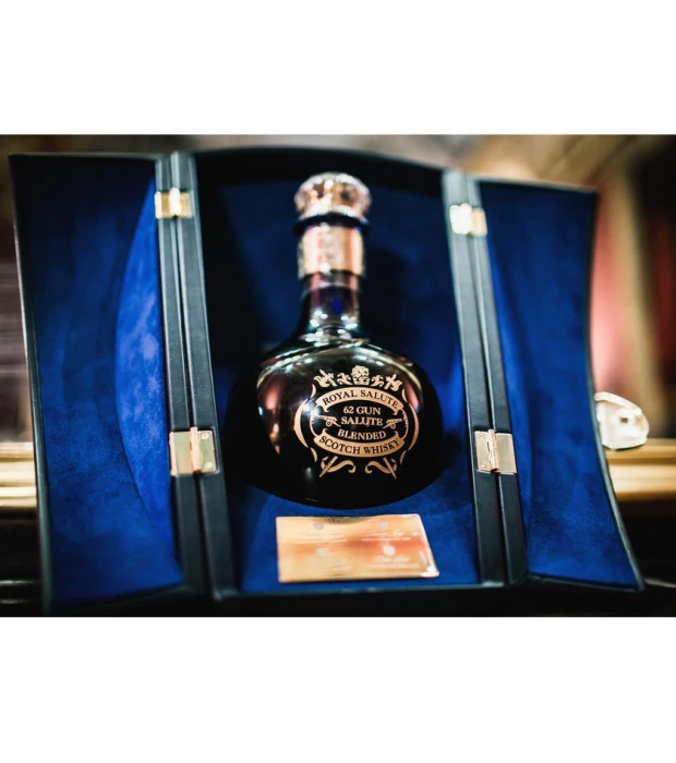 Виски Chivas Royal Salute 62 Gun Salute 1 л 43% в подарочной коробке купить