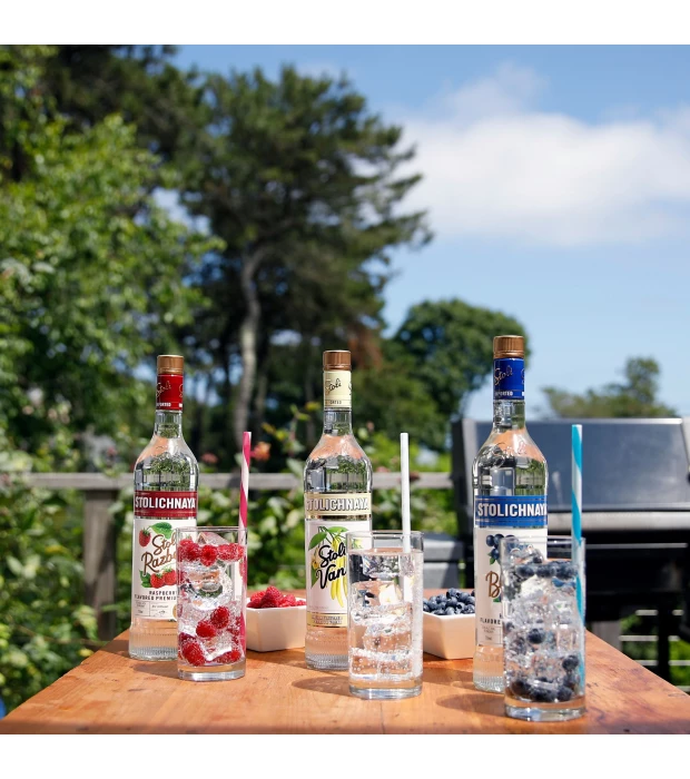 Алкогольный напиток Stolichnaya Blueberi 0,7л 37,5% купить