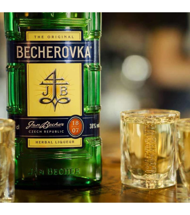 Набор Ликерная настойка на травах Becherovka 2л 38% + 6 стопок купить