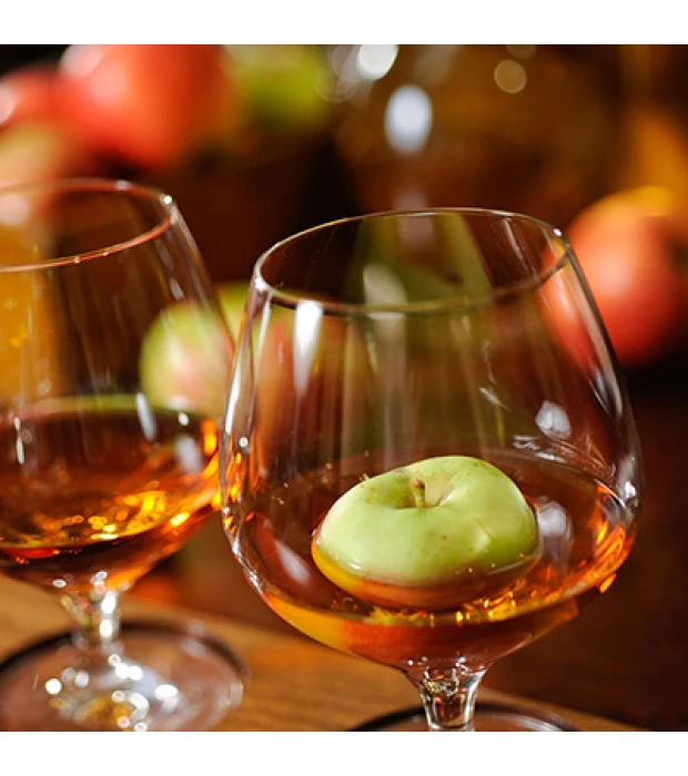 Кальвадос французский Christian Drouin La Blanche Eau de Vie de Cidre 0,7л 40% в Украине